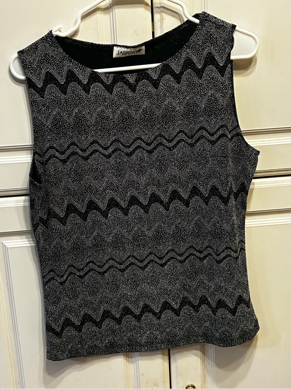 Jaipur Woman’s Black & Silver Zigzag Sleeveless Top, Size: M